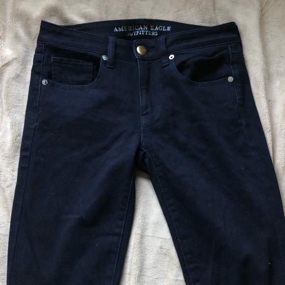 Dark blue American Eagle size 6 stretchy jeans - Picture 1 of 2